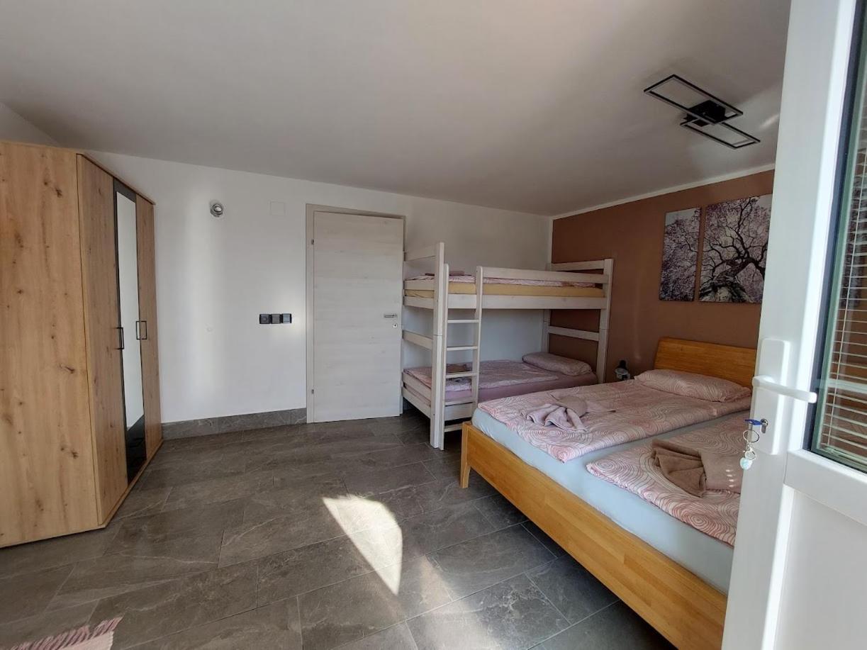 Apartma Zirovnik 戈雷尼斯卡地区采尔克列 外观 照片