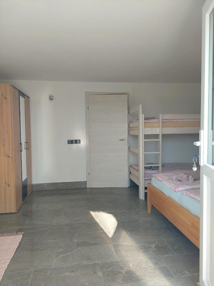 Apartma Zirovnik 戈雷尼斯卡地区采尔克列 外观 照片