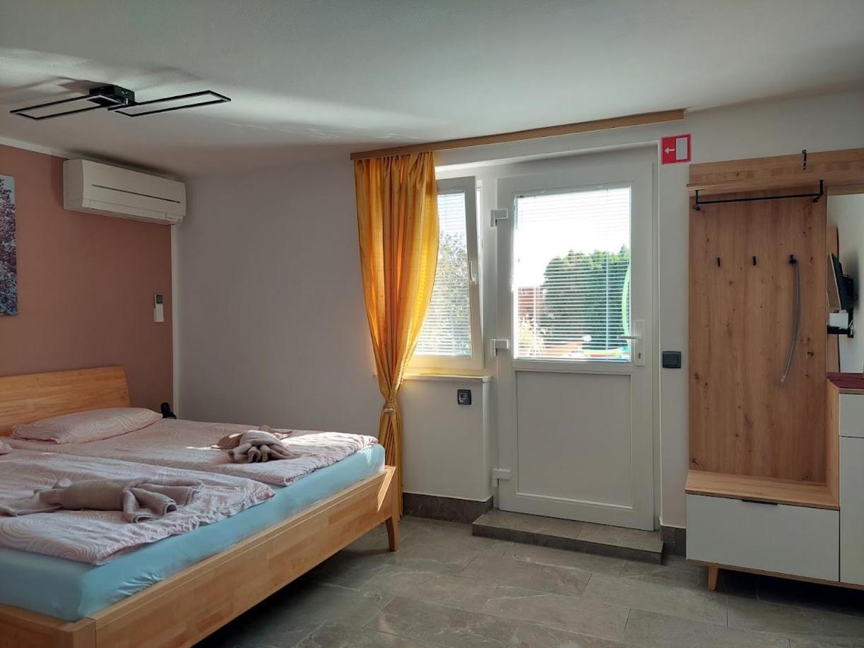 Apartma Zirovnik 戈雷尼斯卡地区采尔克列 外观 照片
