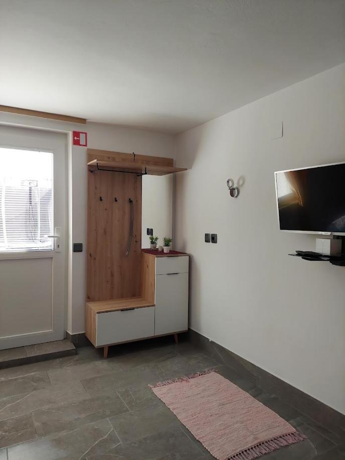 Apartma Zirovnik 戈雷尼斯卡地区采尔克列 外观 照片